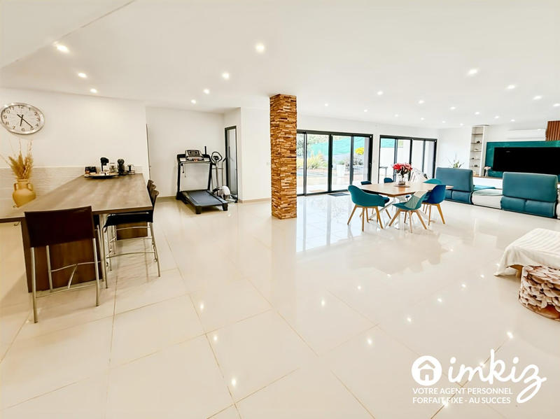 Maison - 222 m² - 7 pièces