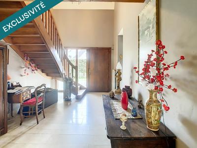 Maison - 225 m² - 9 pièces