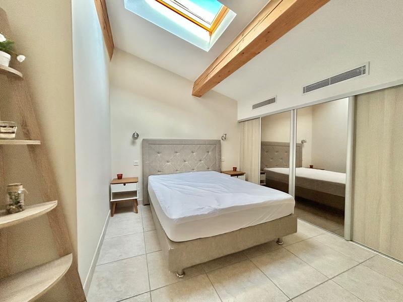 Maison - 687 m² - 12 pièces