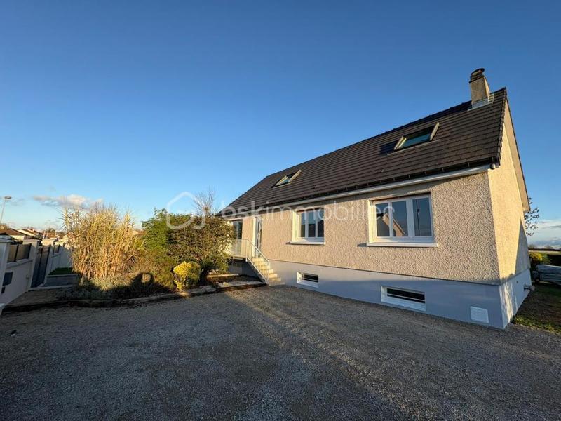 Maison traditionnelle - 183 m² - 7 pièces