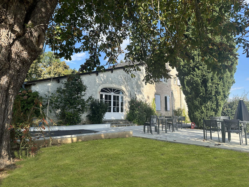 Propriété - 673 m² - 18 pièces