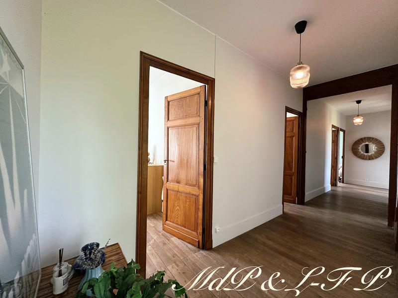 Maison - 262 m² - 7 pièces