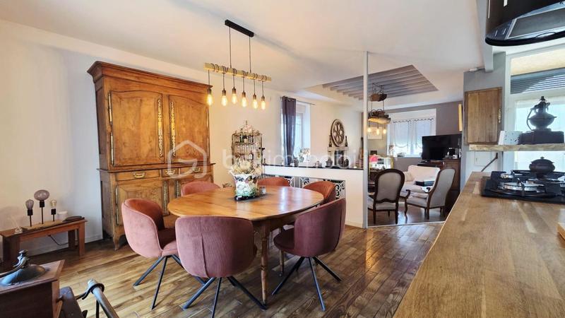 Propriété - 303 m² - 12 pièces