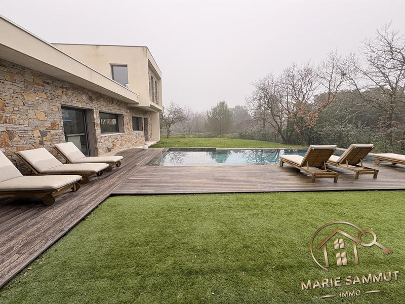 Maison contemporaine - 304 m² - 6 pièces