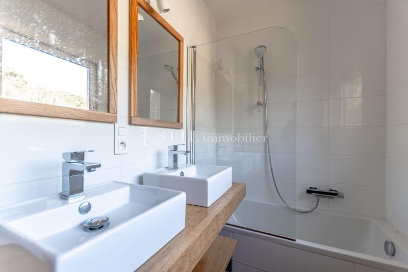 Villa - 300 m² - 6 pièces