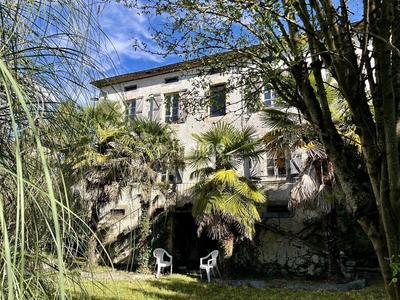 Maison de maîtres - 180 m² - 6 pièces