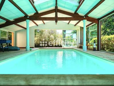 Maison - 290 m² - 10 pièces