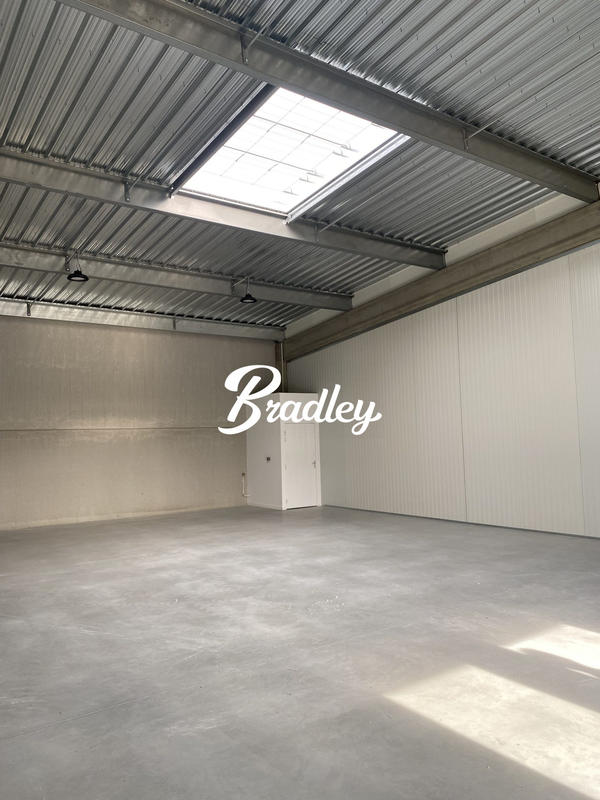 Entrepôt - 150 m²