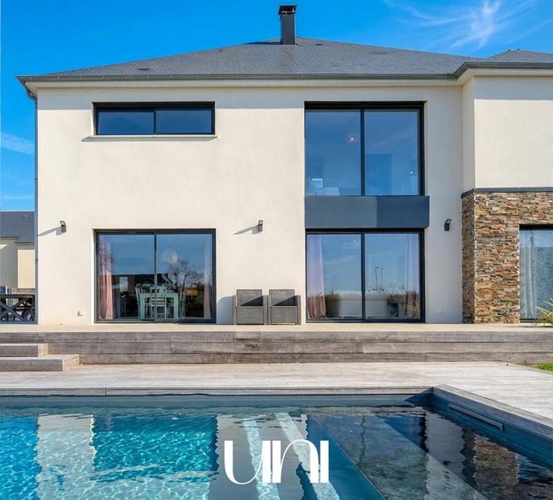 Maison - 325 m² - 7 pièces