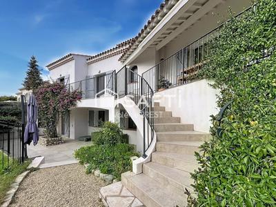 Maison - 210 m² - 8 pièces