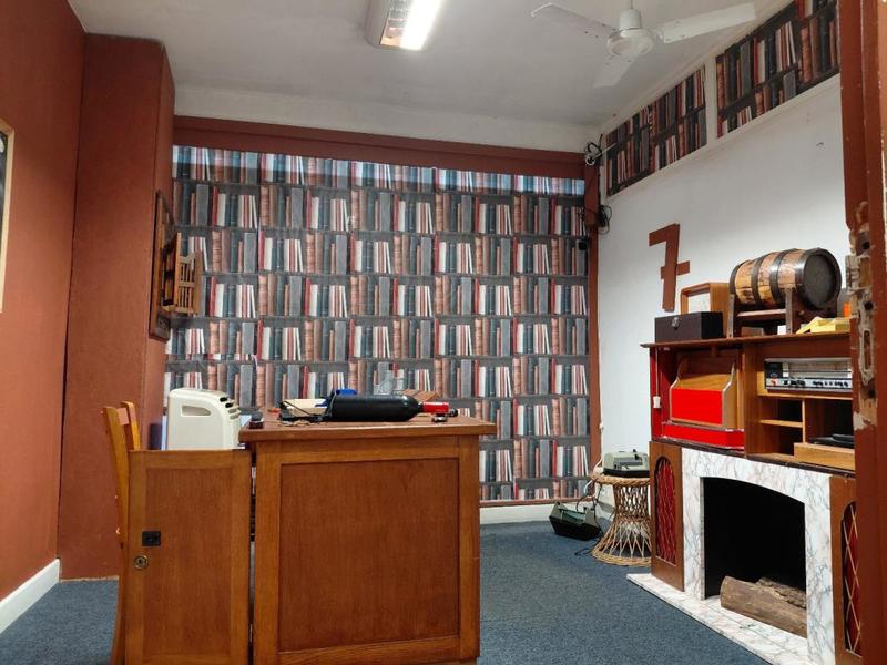 Local d'activité / Entrepôt - 135 m²