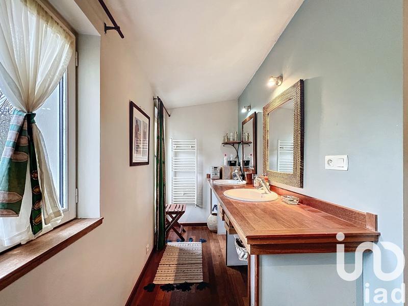 Maison - 230 m² - 9 pièces