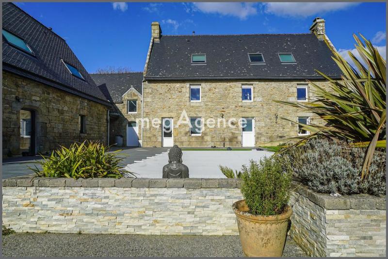 Maison - 276 m² - 10 pièces