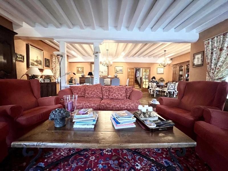 Maison - 213 m² - 7 pièces