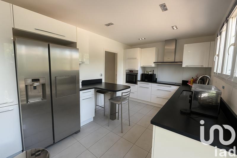 Maison - 180 m² - 8 pièces