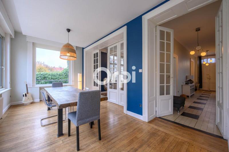 Maison - 313 m² - 9 pièces