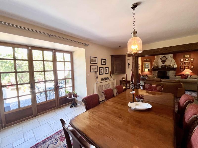 Maison - 285 m² - 8 pièces