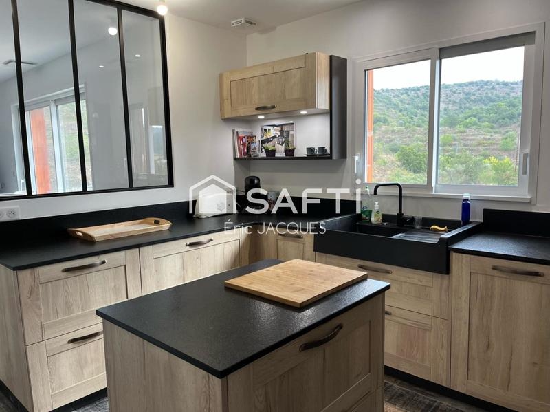 Maison - 219 m² - 7 pièces