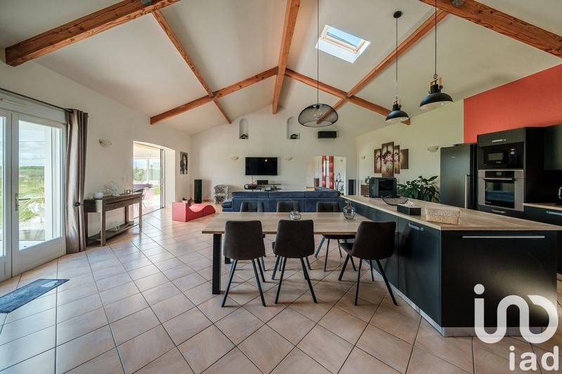 Maison - 222 m² - 6 pièces