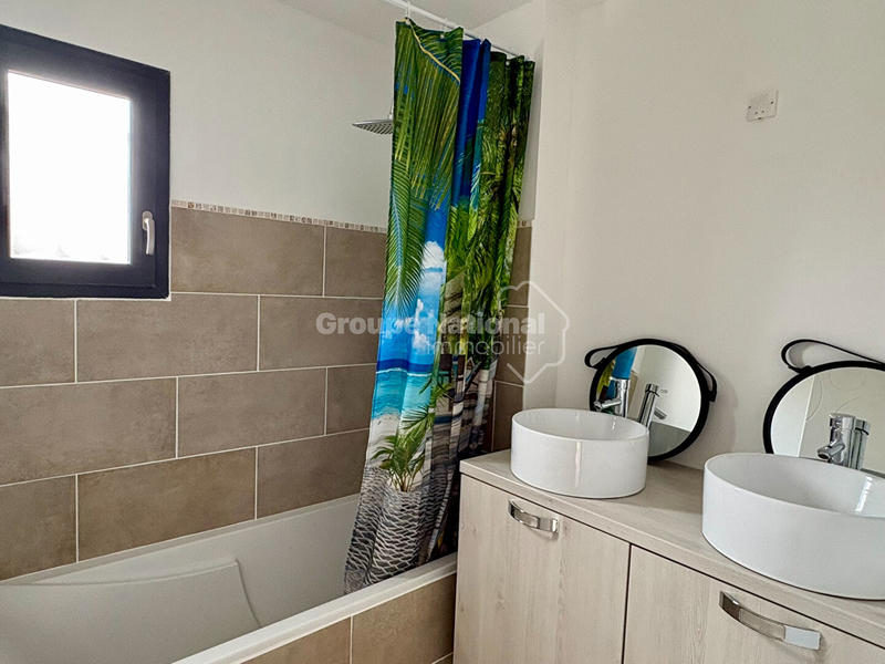 Villa - 90 m² - 4 pièces