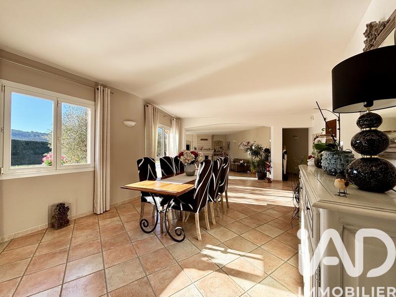Maison - 260 m² - 7 pièces