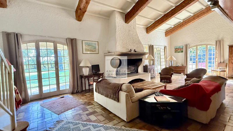 Maison - 240 m² - 7 pièces