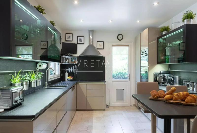 Maison - 255 m² - 8 pièces