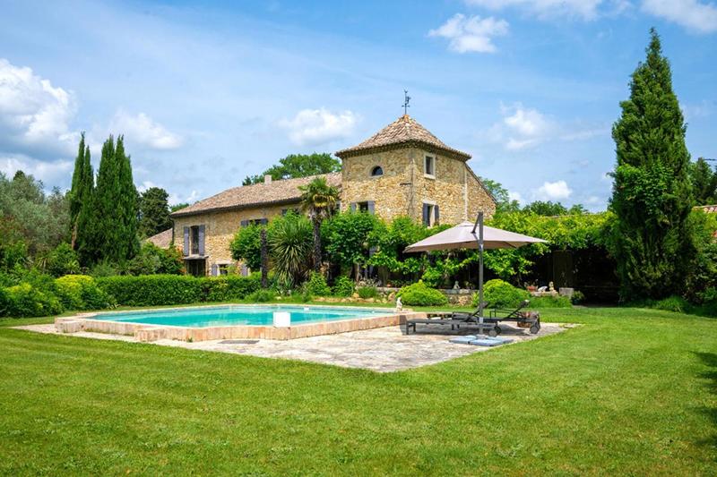 Maison - 345 m² - 8 pièces