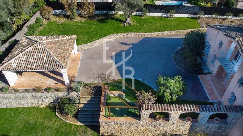 Villa - 416 m² - 6 pièces