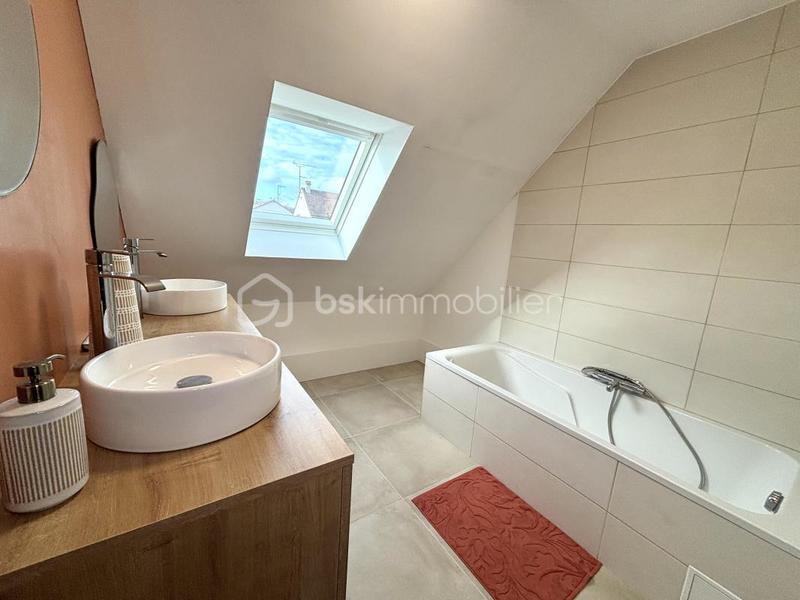 Maison - 159 m² - 8 pièces