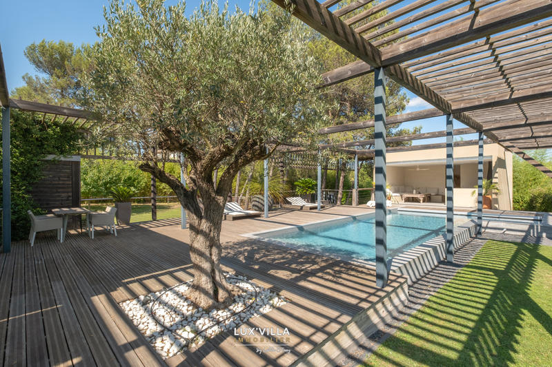 Villa - 295 m² - 10 pièces
