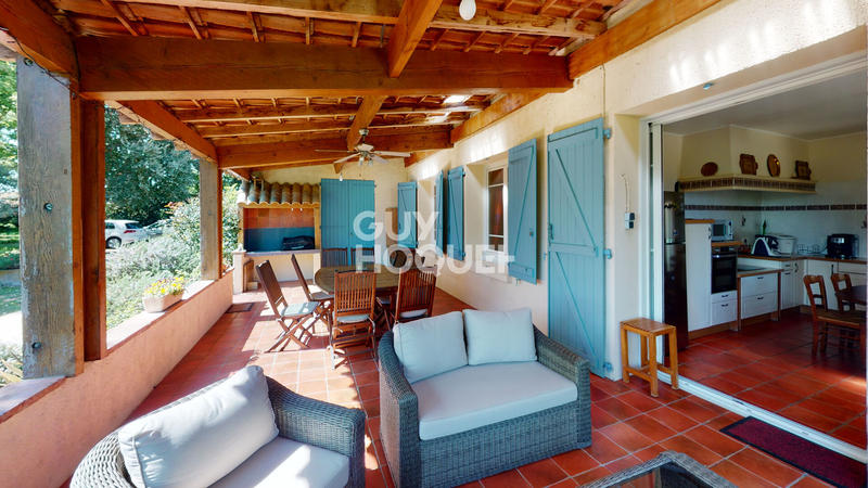 Maison - 250 m² - 8 pièces