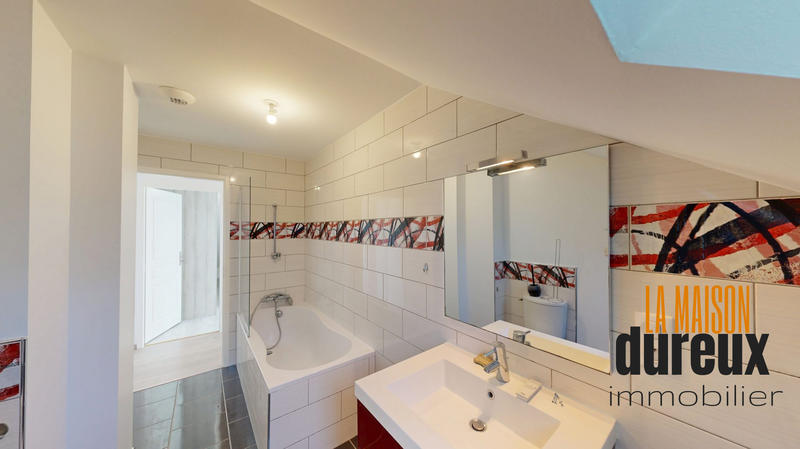 Maison - 101 m² - 5 pièces