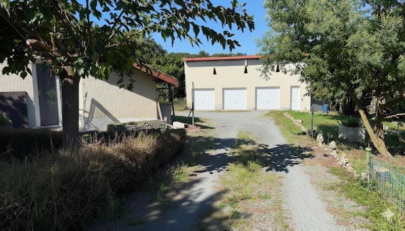 Propriété - 300 m² - 9 pièces