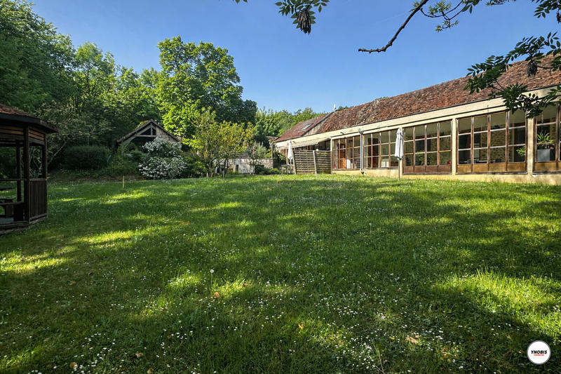 Maison - 487 m² - 15 pièces