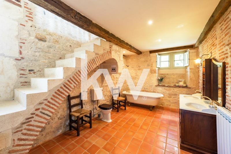 Manoir - 435 m² - 7 pièces