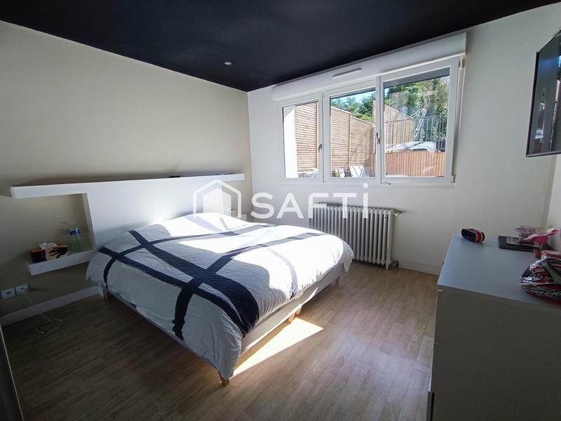 Maison - 220 m² - 7 pièces