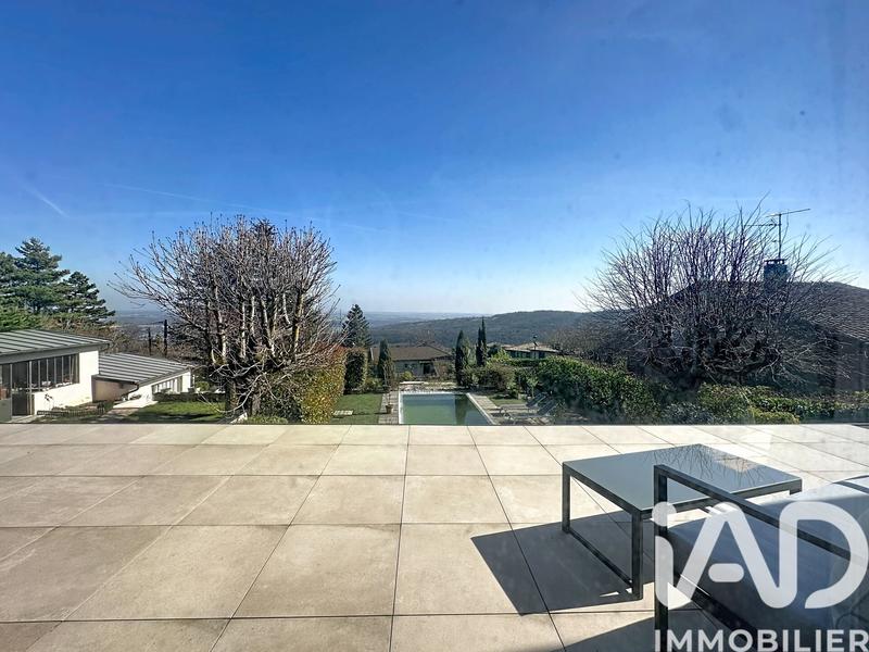 Maison - 220 m² - 9 pièces