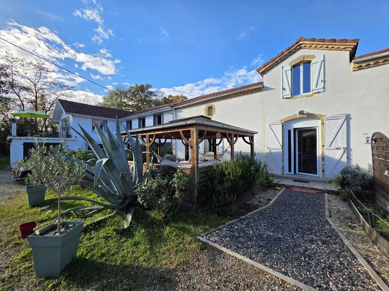 Maison - 353 m² - 11 pièces