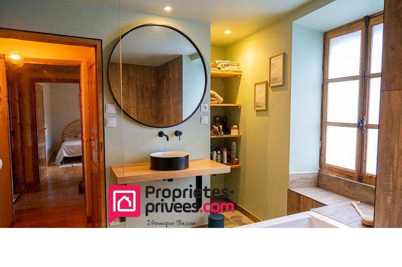 Maison - 210 m² - 8 pièces