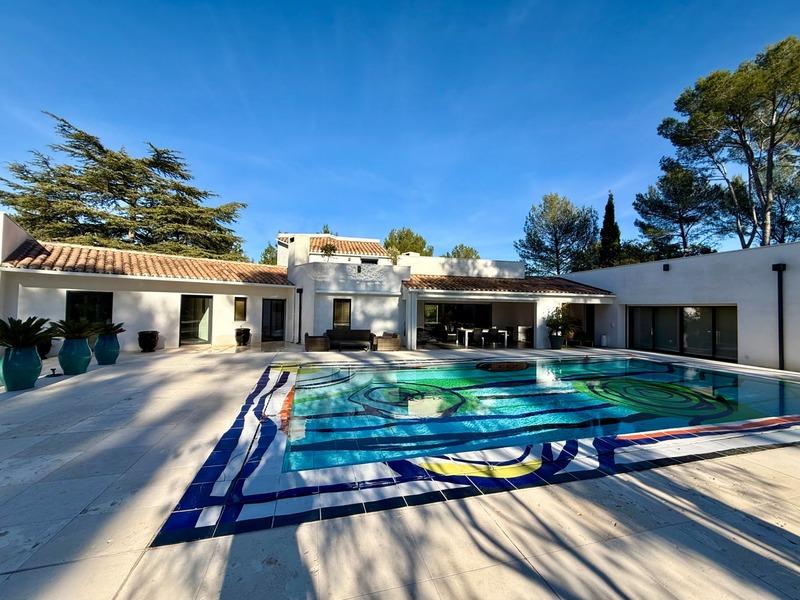 Propriété - 415 m² - 10 pièces