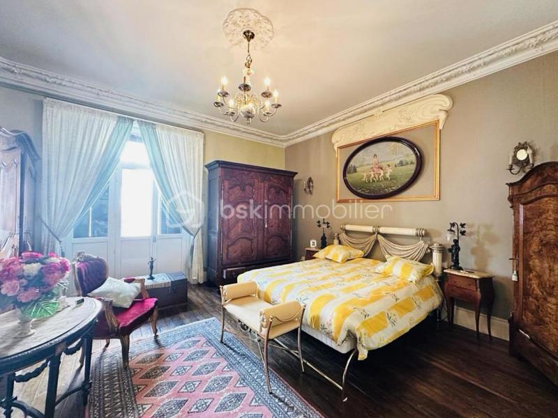 Appartement - 176 m² - 6 pièces