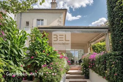 Maison de ville - 235 m² - 7 pièces