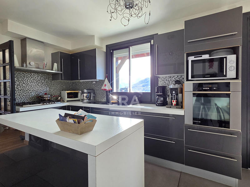 Maison - 301 m² - 12 pièces