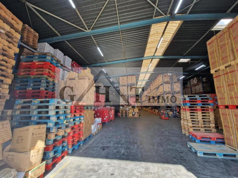 Entrepôt - 1 100 m²