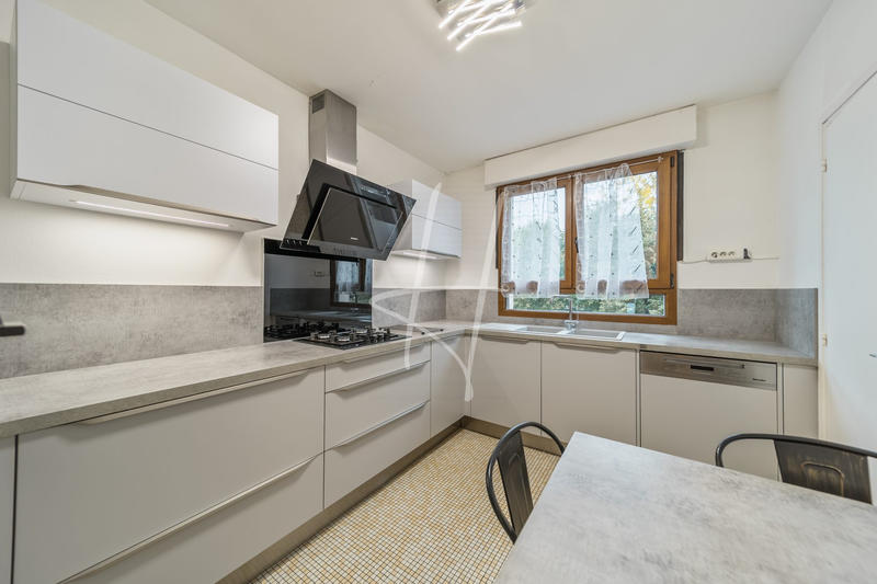 Appartement - 80 m² - 3 pièces