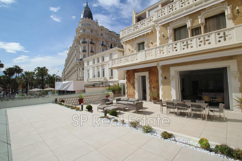 Appartement - 215 m² - 5 pièces