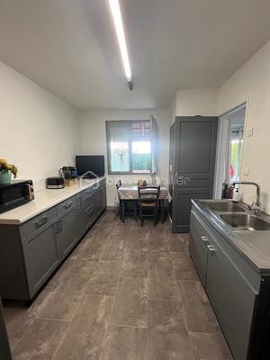 Maison traditionnelle - 166 m² - 8 pièces