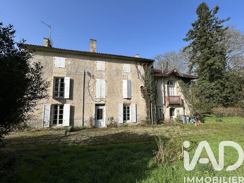 Maison - 281 m² - 10 pièces