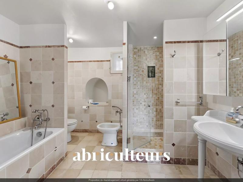 Maison - 345 m² - 11 pièces